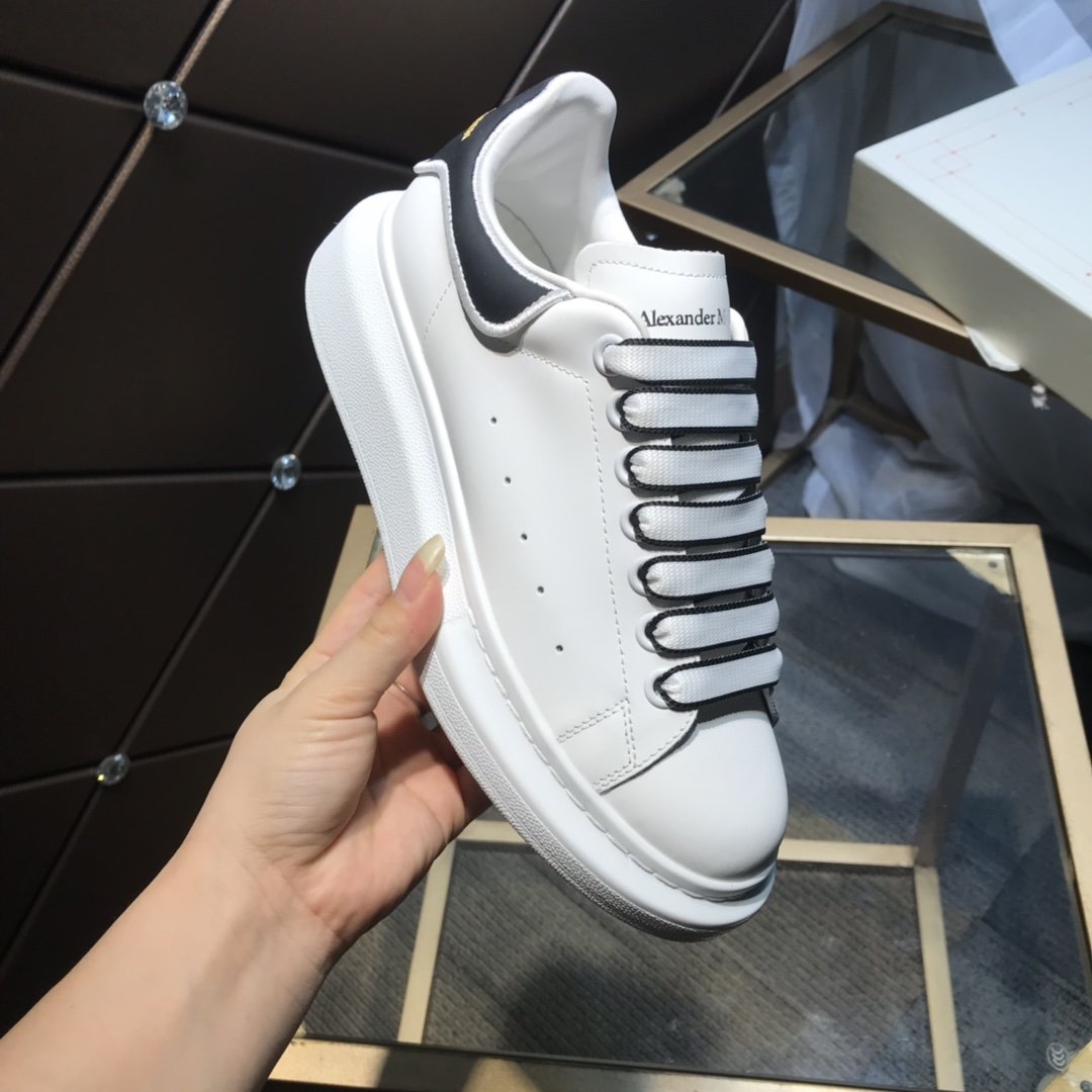 ALEXANDER MCQUEEN BIANCHE E NERE RETRO SCRITTA ORO