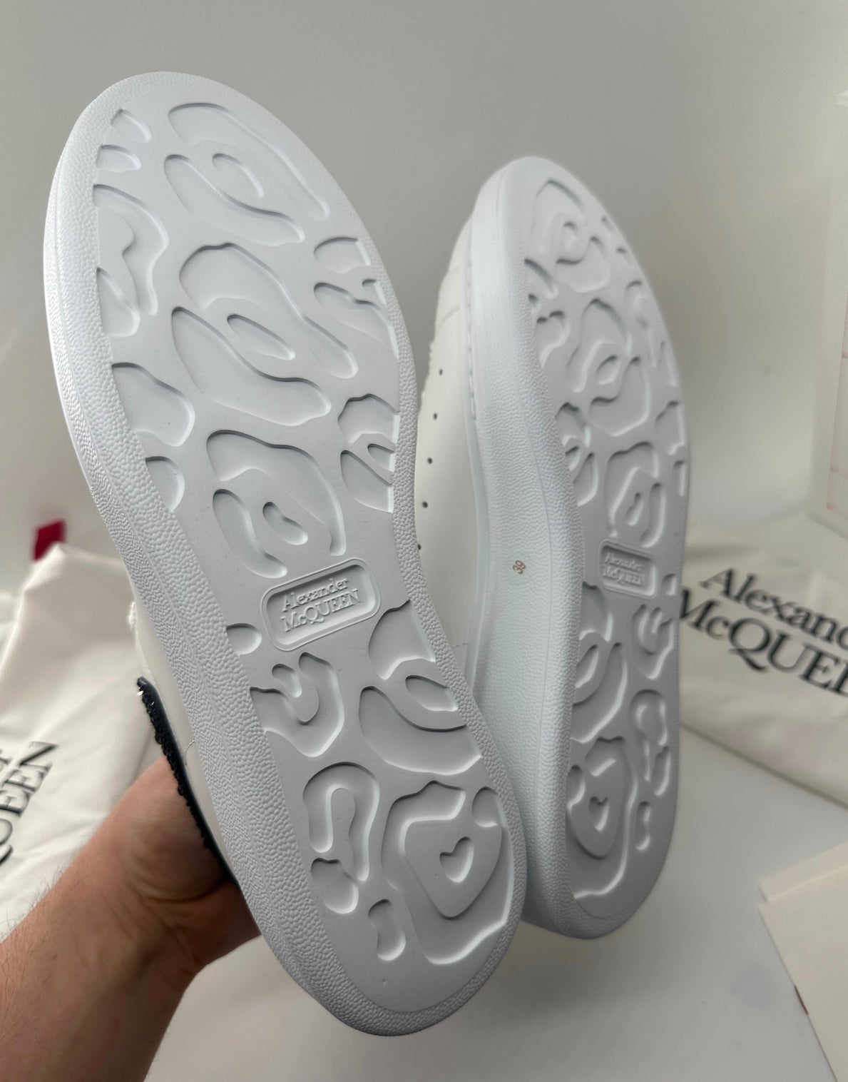 ALEXANDER MCQUEEN CON STRASS NERA