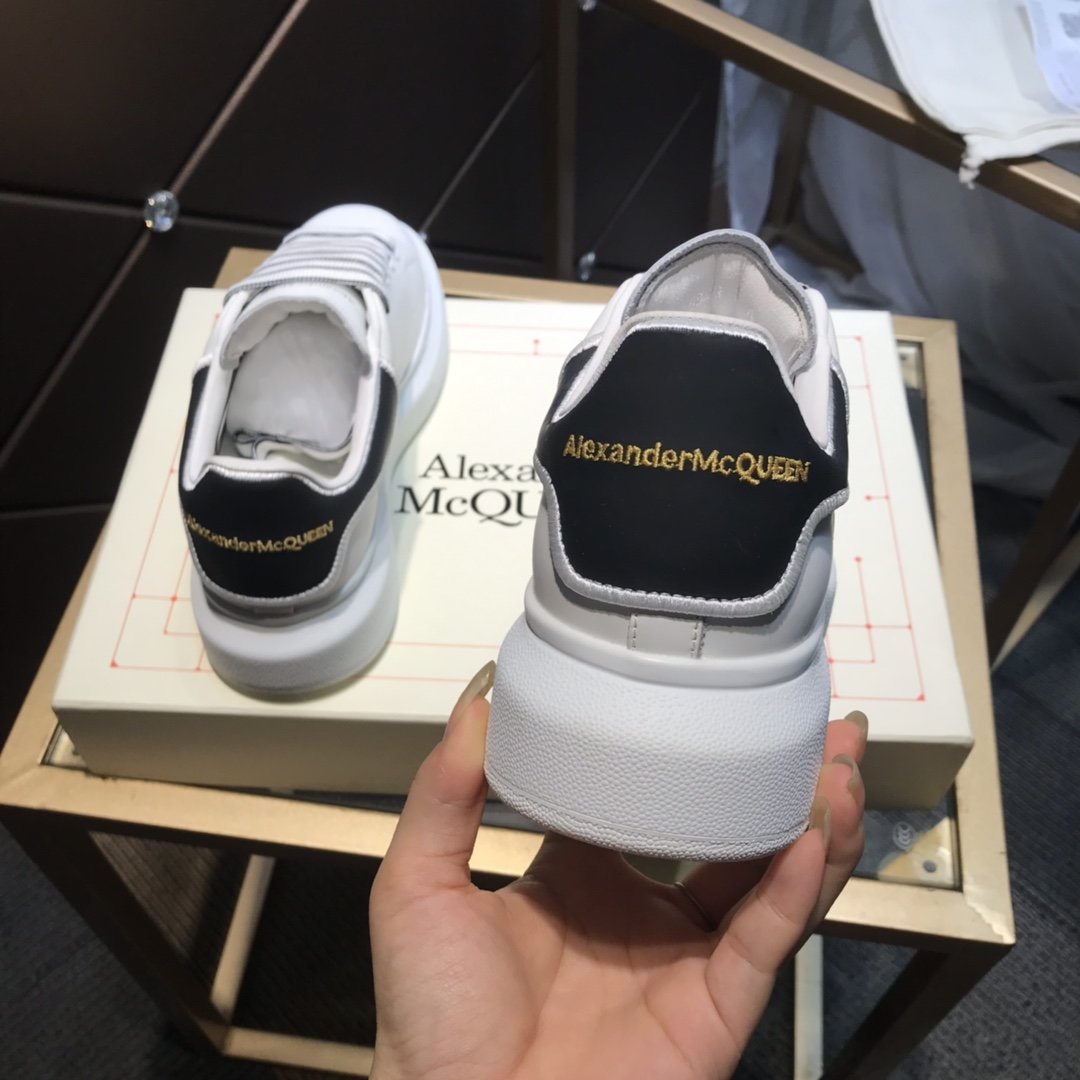 ALEXANDER MCQUEEN BIANCHE E NERE RETRO SCRITTA ORO