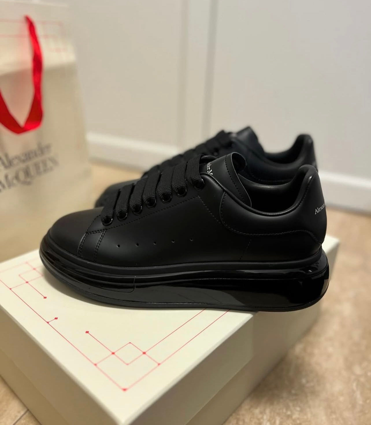 ALEXANDER MCQUEEN NERA SUOLA LUCIDA